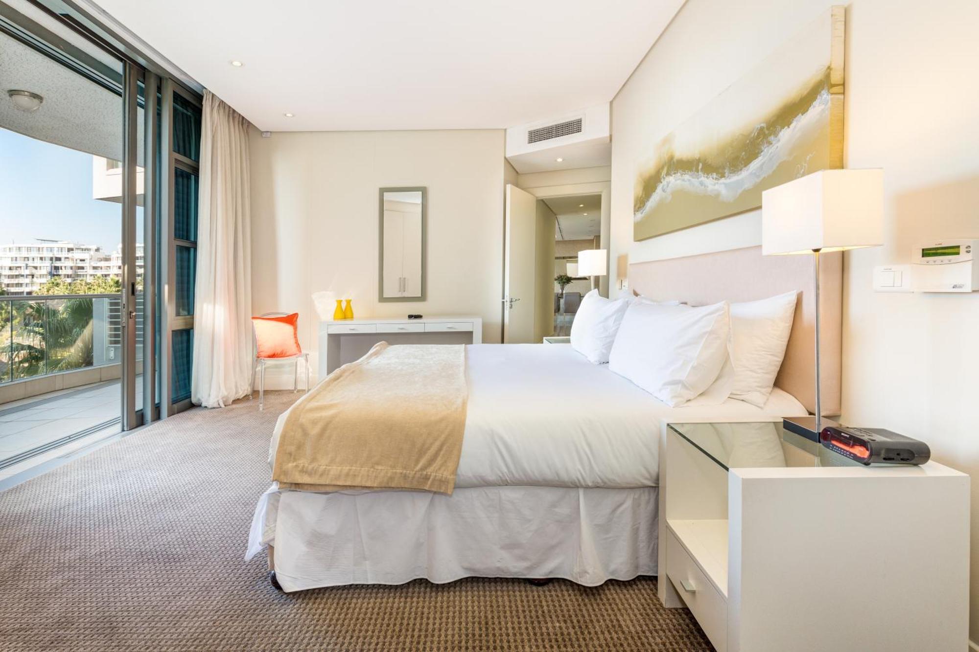 Lawhill Luxury - V & A Waterfront Apartment