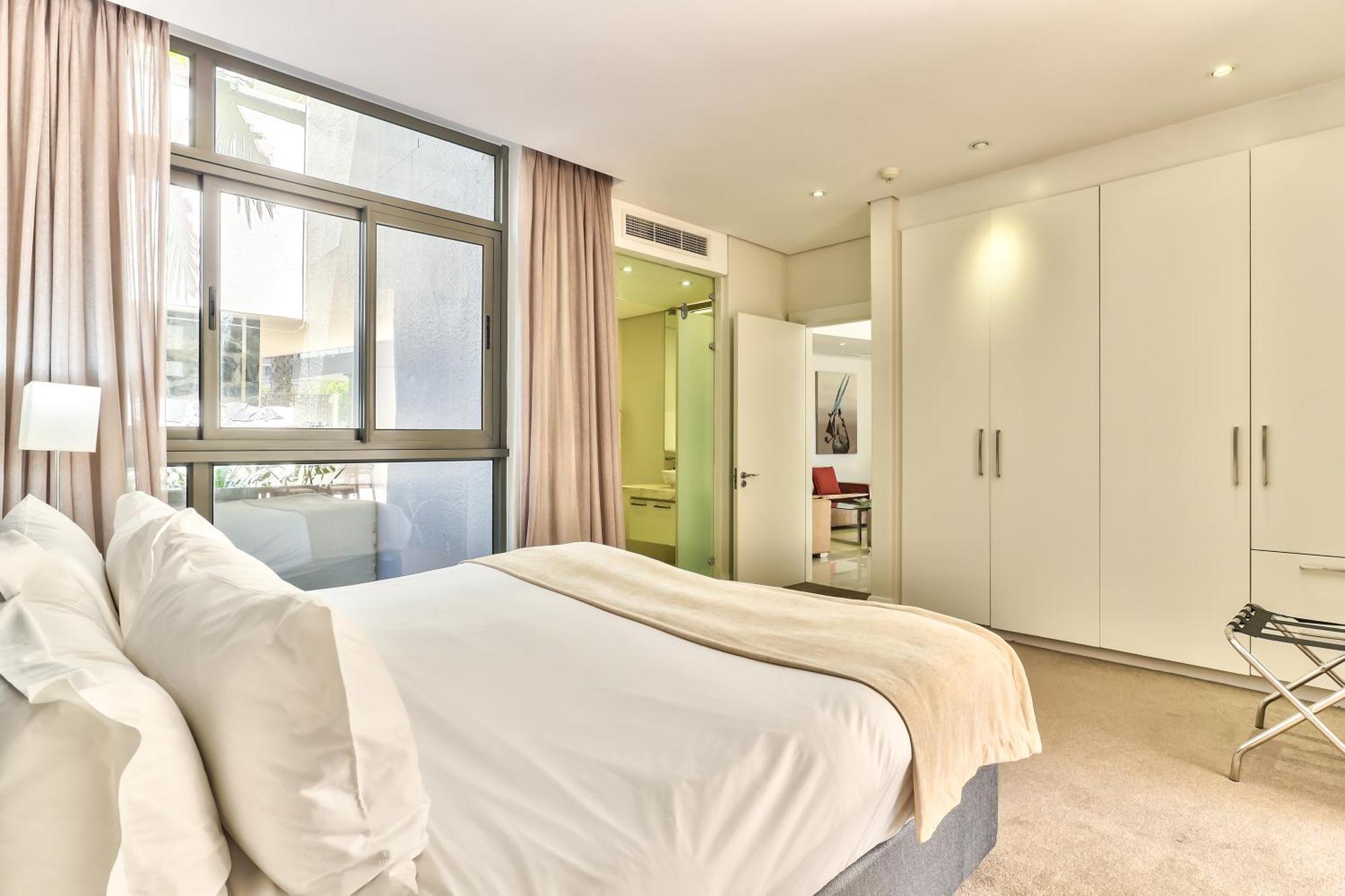 Lawhill Luxury - V & A Waterfront Apartment *