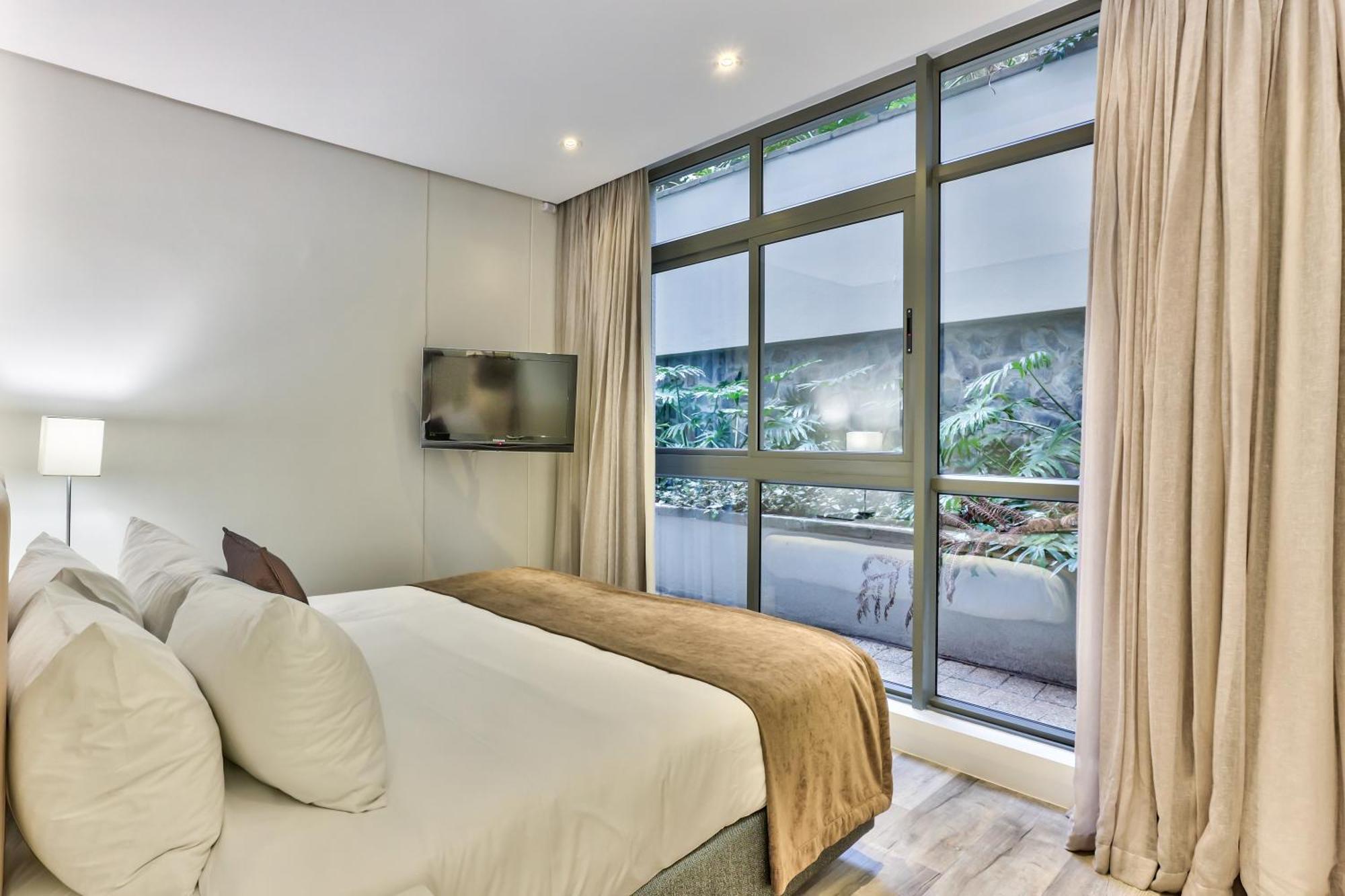 Lawhill Luxury - V & A Waterfront Apartment *